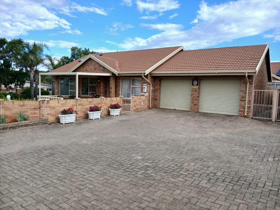 To Let 3 Bedroom Property for Rent in Fleurdal Free State